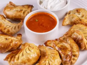 Paneer fried Momos ( 6 pieces )